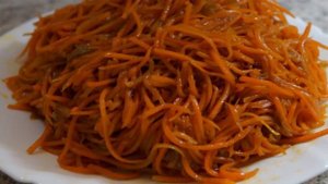 Салат пикантный с печенью
