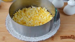 Салат слоеный с крабовыми палочками