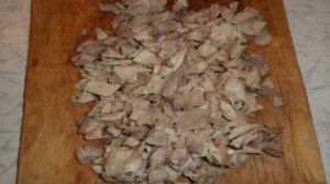 Салат Праздничный с курицей и грибами