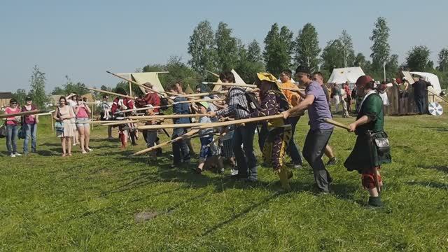 Ландскнехты - тренировка с пиками (Исторический фестиваль Сибирский огонь - 2016).