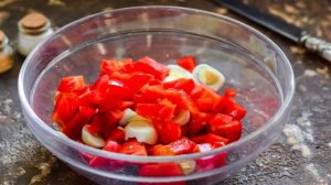 Салат из кальмаров с помидорами