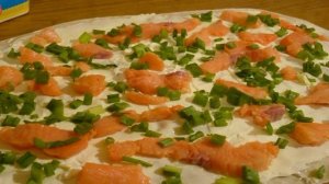 Рулетики из лаваша с семгой и ветчиной