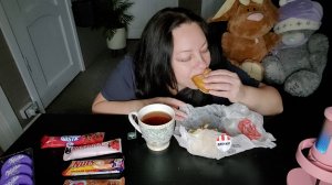 Мукбанг Шоколадные батончики Новинки! Доедаю Бургеры КФС