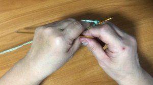Простой эффектный и двусторонний узор спицами для начинающих