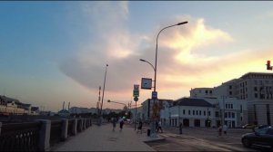 🌆 Вечерняя прогулка по Москве: Неоновый вайб столицы! 🚶♂️✨
