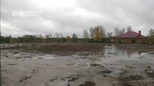 На улице Фабричной продолжается благоустройство футбольного поля