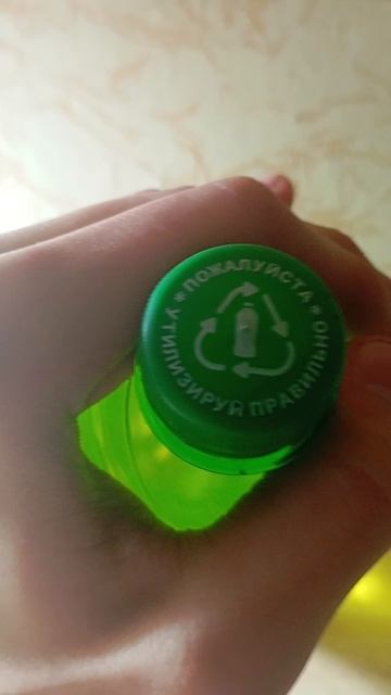 Закрытая бутылка Mountain Dew 2022  года