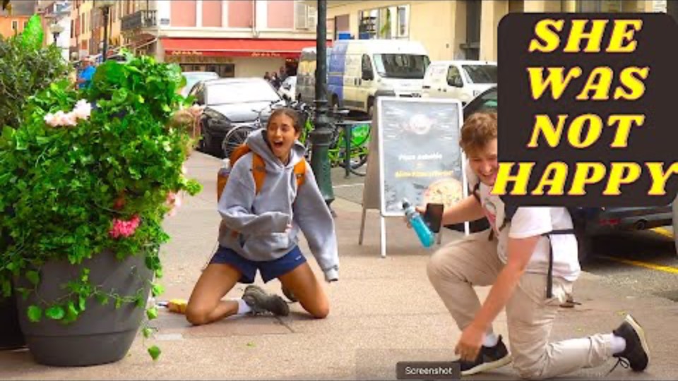 EPIC REACTIONS. (SHE HAD NO IDEA I WAS THERE).BUSHMAN PRANK смотреть онлайн