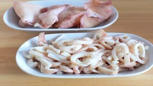Салат из кальмаров, ананасов и огурцов