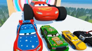 Большой и маленький Длинный Маккуин с монстрами на колесах против поезда _ BeamNG.drive