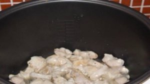 Куриная грудка со сметаной в мультиварке