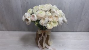 Букет из 41 ранункулюса