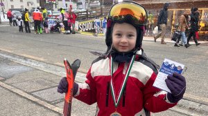 Зимние забавы Ани. Ставим ребенка на лыжи, развлекаемся с детьми зимой. Рум тур в зимнем отеле.