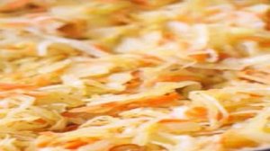 Пирог с квашеной  капустой и сосисками