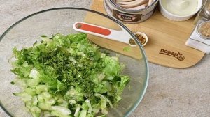Салат из кальмаров и огурцов