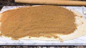 Рулетики с корицей и глазурью