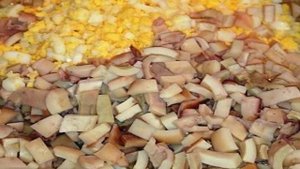 Салат из кальмаров и красной икры