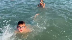 Акуленок, малыш акуленок, песенки для детей, baby shark. Плаваем в море, ОАЭ 2024.