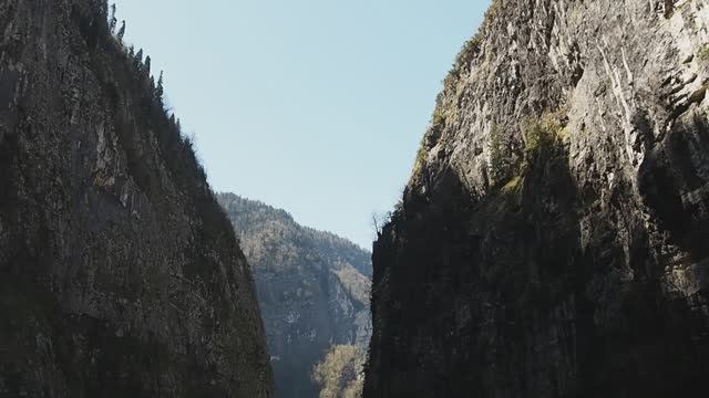 Абхазия - Юпшарский каньон и водопад "Мужские слезы".