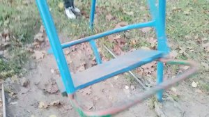 сломанные качели