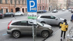 Новые тарифы заработали на платных парковках в Санкт-Петербурге