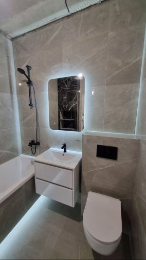 Парящая ванна, инсталляция, полочки — завершили работы в санузле в квартире в ЖК «Архитектор» 👌🏻