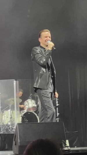 Никита Осин исполняет песню Муслима  Магомаева «Синяя вечность» 16.10.2025