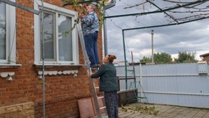 822 Переехали из города в станицу на юге. Взялись вместе и сделали.