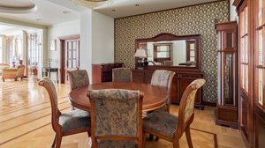 Квартира в престижном районе! Аренда 4-комнатной квартиры, 241 м² (ID 26687)