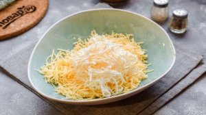 Салат с ананасами и сыром