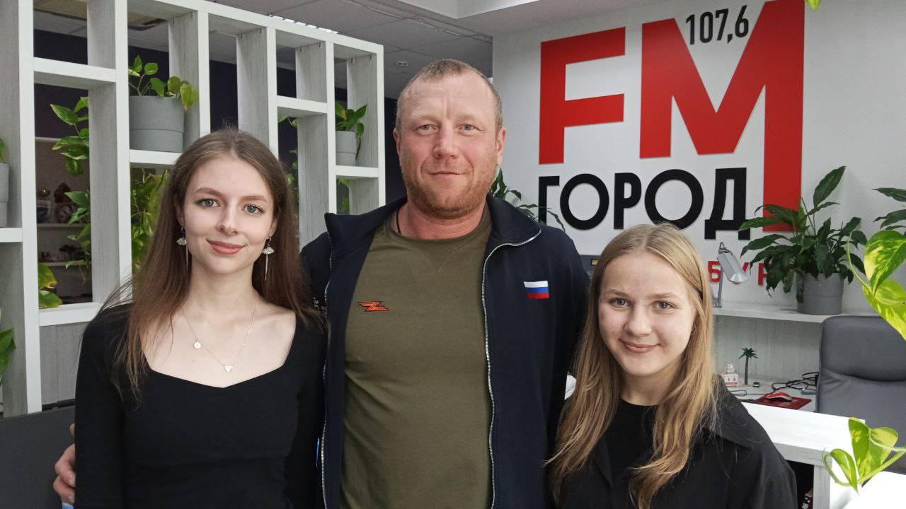 Здесь побеждает тот, кто играет черными. Но такое бывает редко.