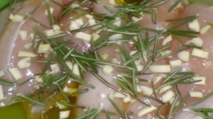 Куриная грудка в медово-розмариновом маринаде