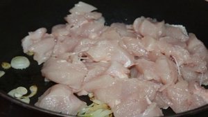 Куриная грудка в сметанном соусе