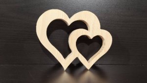 2 сердца из дерева вырезанные на лобзиковом станке