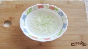 Салат со свининой и солеными огурцами