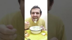 Обжор мукбанг салат из огурцов с чесноком и майонезом