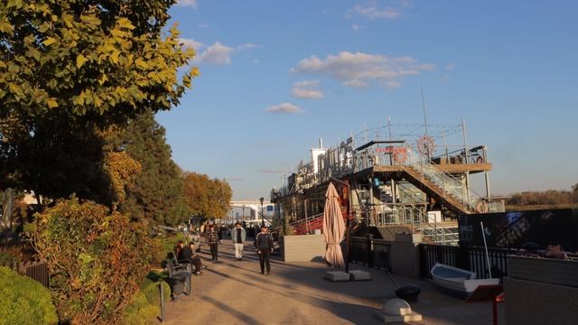 Солнечный октябрь 2025. Ростов-на-Дону , правый берег Дона , Набережная . смотреть онлайн