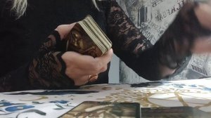 Что он от вас скрывает? Расклад Таро