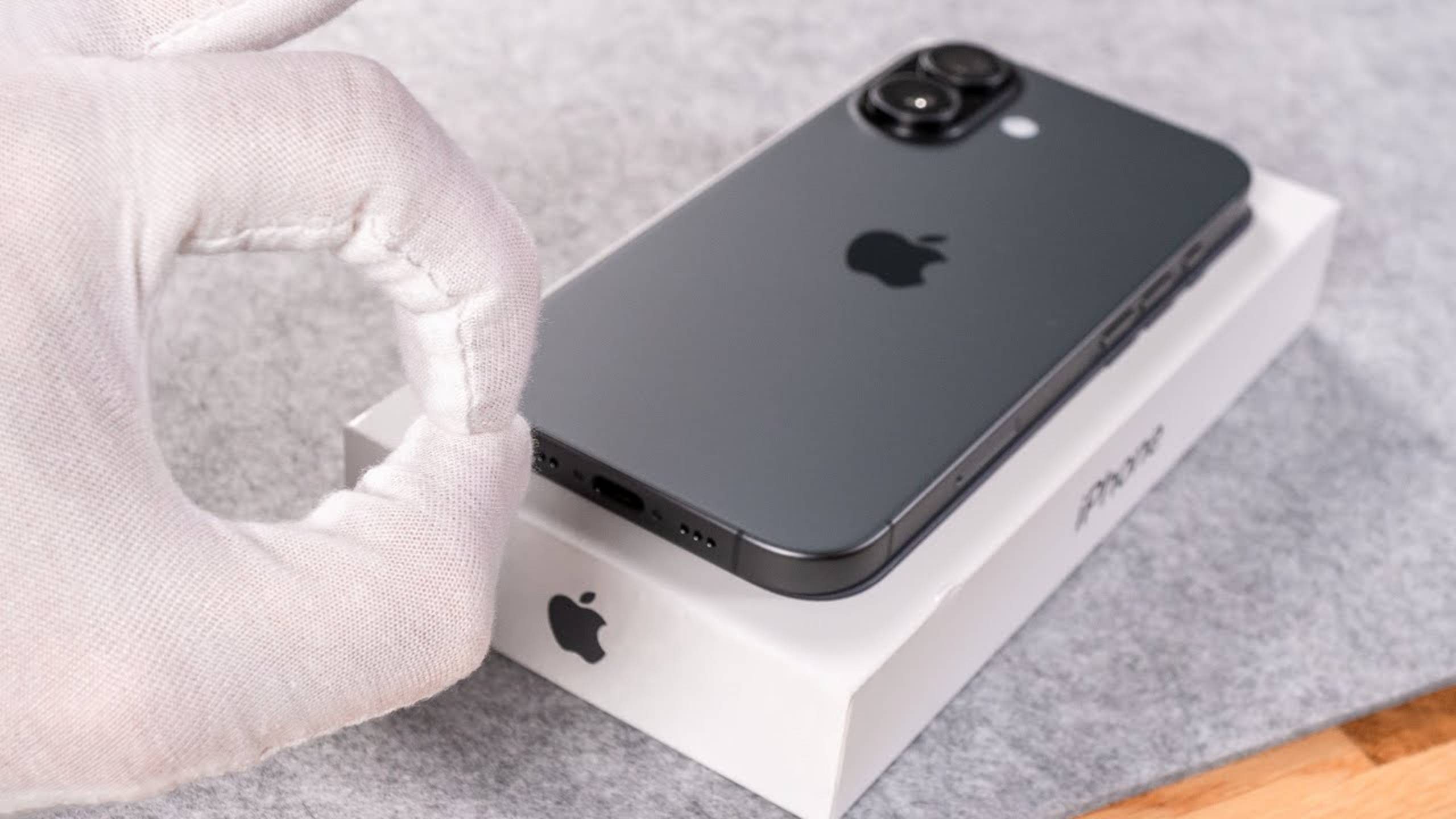 iPhone 17 - Распаковка и обзор смотреть онлайн