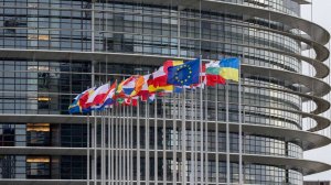 Еврокомиссия планирует выделить Киеву €25 млрд за счет активов России