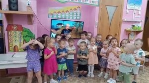 Вторая младшая группа поздравляет пап с Днем отца!