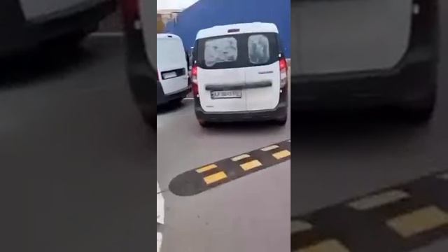 Женщина жестко разогнала всех ТЦК и полицаев.