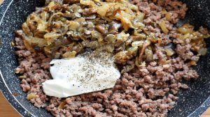 Пирог с мясным фаршем и опятами