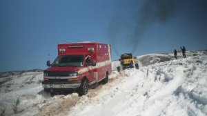 Застряли на мощном Шевроле в снегу