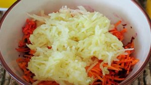 Салат со свеклой, яблоком и морковью