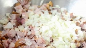 Салат из копченой курицы и ананаса