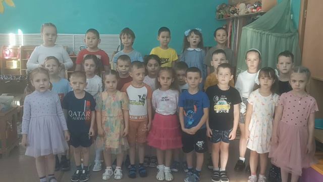 Подготовительная группа поздравляет своих пап с Днем отца.