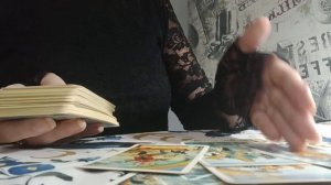 Выйдет ли он на связь в ближайшее время? Расклад Таро