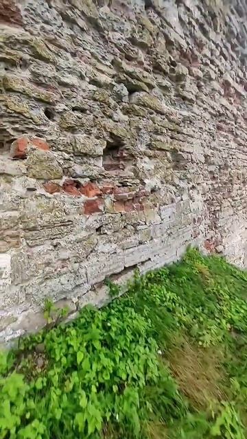 Крепость Орешек, там можно гугулять часами..