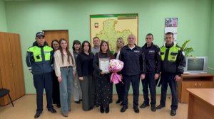 Жительница Нурлата Айгуль Нугаева передала пьяного водителя в руки сотрудников полиции
